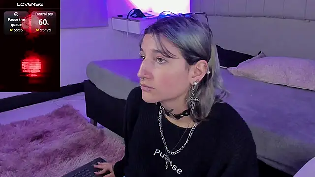 Snapshot of SukiFuyu_ chatting on 03.19.25 SukiFuyu  online show from 03.19.25