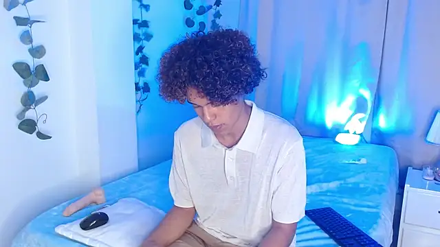 Snapshot of nickolas_moon chatting on 02.04.25 nickolas moon online show from 02.04.25