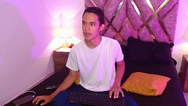 Snapshot of nickolas_moon chatting on 09.11.25 nickolas moon online show from 09.11.25