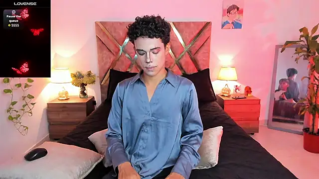 Snapshot of nickolas_moon chatting on 11.01.25 nickolas moon online show from 11.01.25