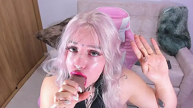 Snapshot of annika_taylor chatting on 12.24.24 annika taylor online show from 12.24.24