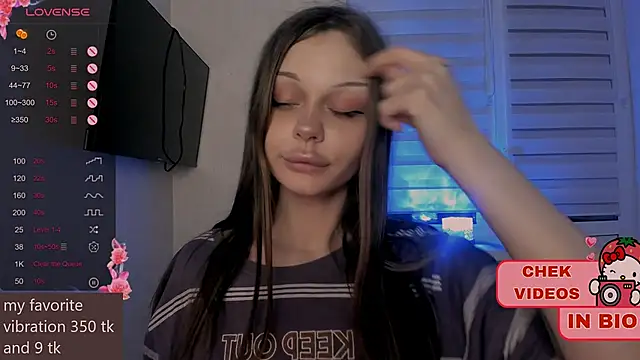 Snapshot of shy_melony chatting on 09.10.25 shy melony online show from 09.10.25