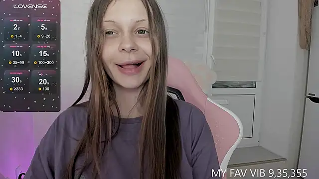 Snapshot of shy_melony chatting on 10.28.25 shy melony online show from 10.28.25