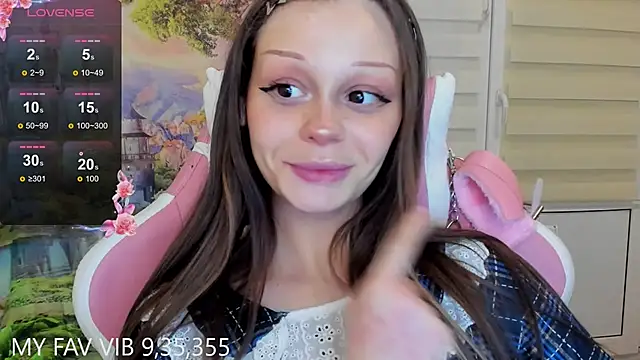 Snapshot of shy_melony chatting on 12.21.25 shy melony online show from 12.21.25