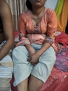 Snapshot of Desi_Best_Anal chatting on 02.18.25 Desi Best Anal online show from 02.18.25