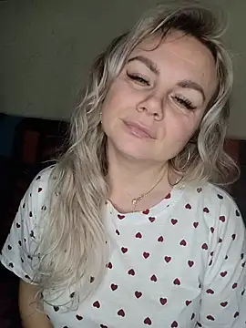 candy queeen online show from 11.22.25