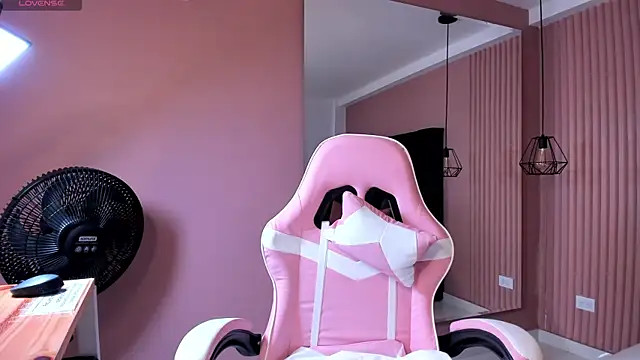 Snapshot of dulce_santamaria chatting on 12.12.24 dulce santamaria online show from 12.12.24