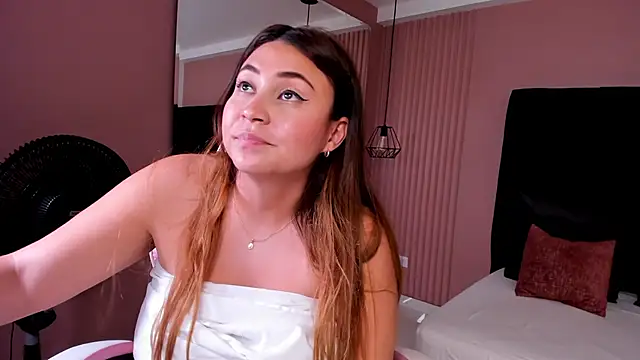 Snapshot of dulce_santamaria chatting on 12.13.24 dulce santamaria online show from 12.13.24