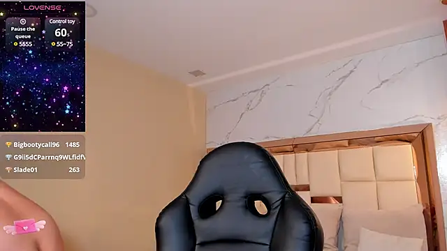 Snapshot of dulce_santamaria chatting on 12.21.24 dulce santamaria online show from 12.21.24