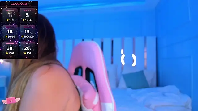 Snapshot of dulce_santamaria chatting on 12.24.24 dulce santamaria online show from 12.24.24