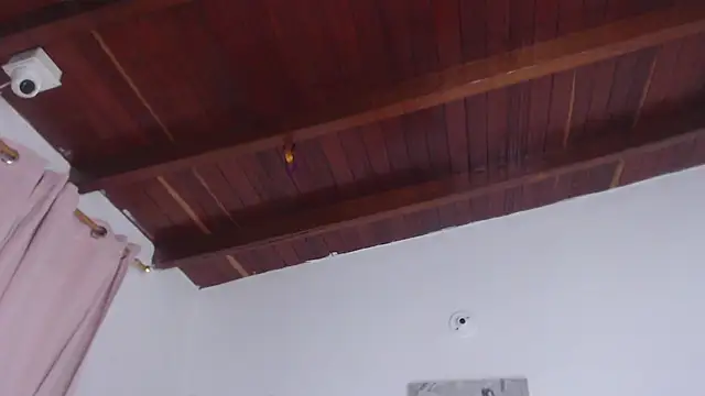 Amara Red online show from 11.05.25