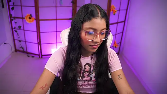 small emilie online show from 10.06.25