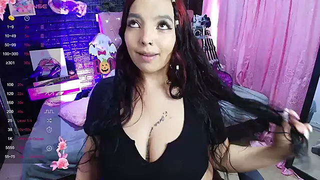 Snapshot of loren_tits24 chatting on 10.22.25 loren tits24 online show from 10.22.25