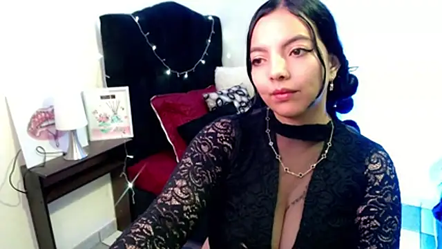 Snapshot of loren_tits24 chatting on 06.25.26 loren tits24 online show from 06.25.26