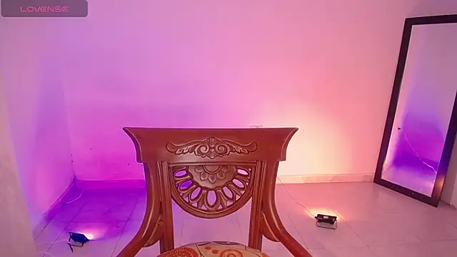 DIANEE 01 online show from 10.10.25