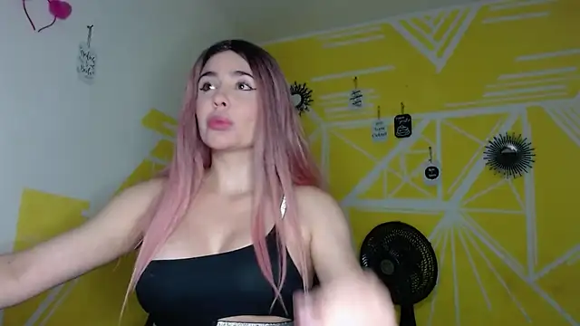 Nikolle Rouss online show from 10.15.25