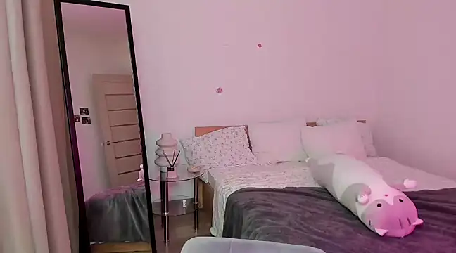 Stella Sunny online show from 12.20.24