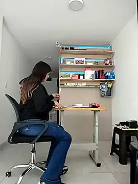 natalie cowens online show from 02.05.25