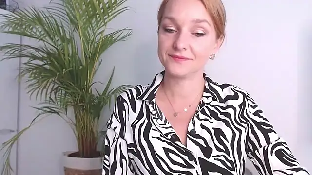 AliciaDesire online show from 10.17.25