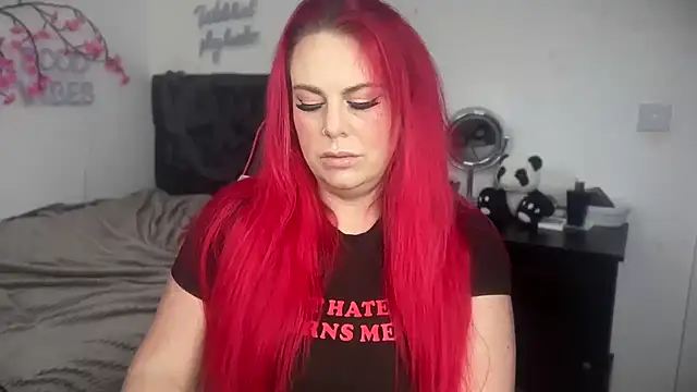 Snapshot of redxxxvixen chatting on 05.06.26 redxxxvixen online show from 05.06.26