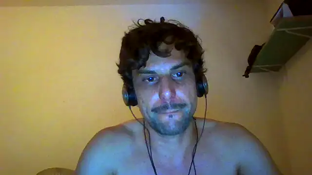 Snapshot of couplemilk chatting on 02.14.26 couplemilk online show from 02.14.26