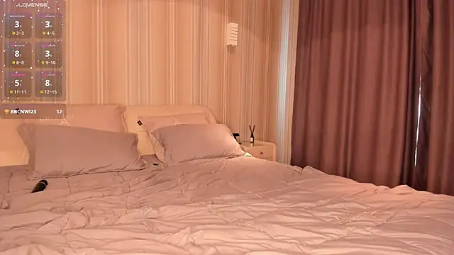 Snapshot of IsabellaTorrance chatting on 03.04.25 IsabellaTorrance online show from 03.04.25