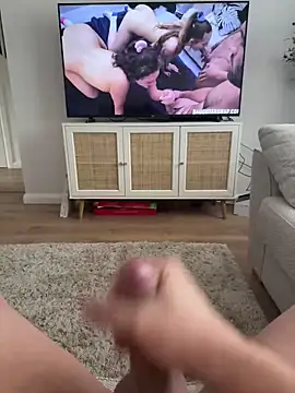 Snapshot of daddybear100 chatting on 02.04.25 daddybear100 online show from 02.04.25