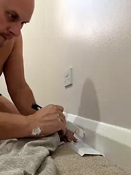 Snapshot of daddybear100 chatting on 10.28.25 daddybear100 online show from 10.28.25