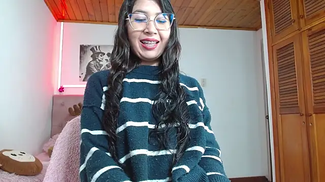 Snapshot of tifanny-squirt chatting on 11.25.25 tifanny-squirt online show from 11.25.25