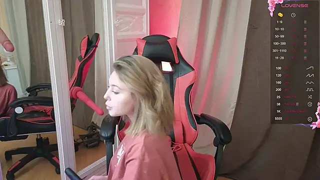 Snapshot of I_see_Ays1 chatting on 10.22.25 I see Ays1 online show from 10.22.25