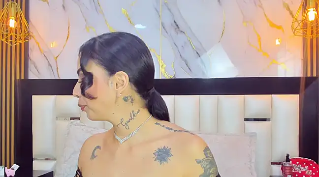 GiahDaniels online show from 12.04.24