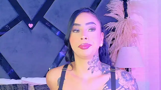 Snapshot of GiahDaniels chatting on 06.26.26 GiahDaniels online show from 06.26.26