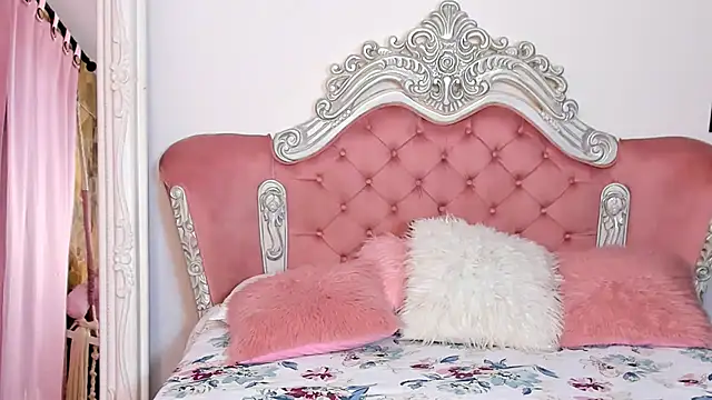 Snapshot of AngelineConnor chatting on 02.08.25 AngelineConnor online show from 02.08.25