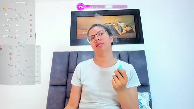 Snapshot of Vahiolet_smith chatting on 05.28.26 Vahiolet smith online show from 05.28.26