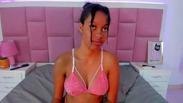 Snapshot of StormiHills chatting on 02.07.25 StormiHills online show from 02.07.25