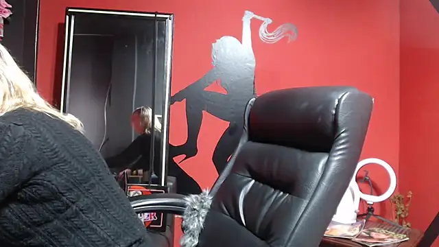 KLOE PIELL online show from 12.04.25