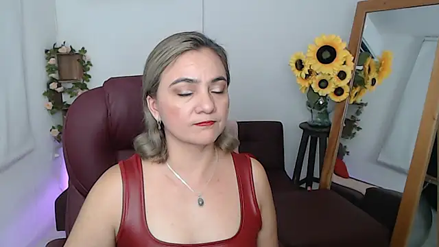 Snapshot of Ghada_milf chatting on 06.05.26 Ghada milf online show from 06.05.26