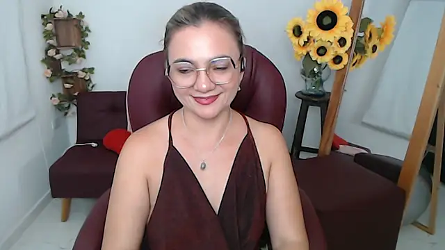 Snapshot of Ghada_milf chatting on 06.08.26 Ghada milf online show from 06.08.26