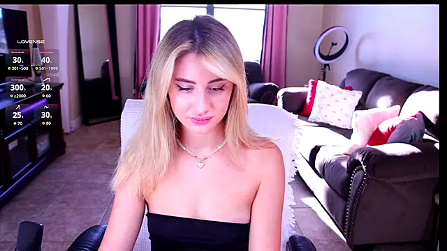 Snapshot of Naughty-Kitty1 chatting on 09.23.25 Naughty-Kitty1 online show from 09.23.25