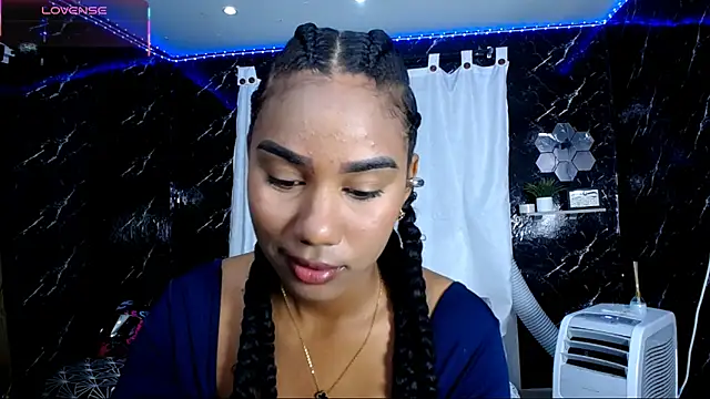 Snapshot of Hillary_queen chatting on 10.04.25 Hillary queen online show from 10.04.25
