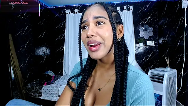Snapshot of Hillary_queen chatting on 10.13.25 Hillary queen online show from 10.13.25