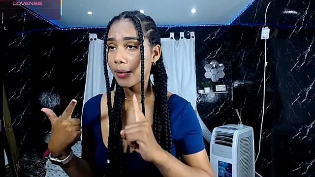 Snapshot of Hillary_queen chatting on 10.17.25 Hillary queen online show from 10.17.25