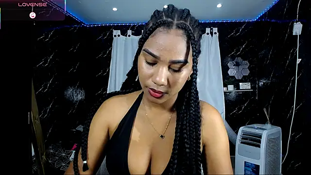 Snapshot of Hillary_queen chatting on 10.18.25 Hillary queen online show from 10.18.25
