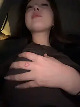 Peachy Dream online show from 10.28.25