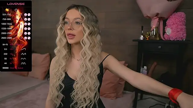 KylieJoyce online show from 02.06.25