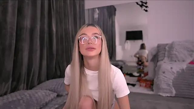 KylieJoyce online show from 10.28.25