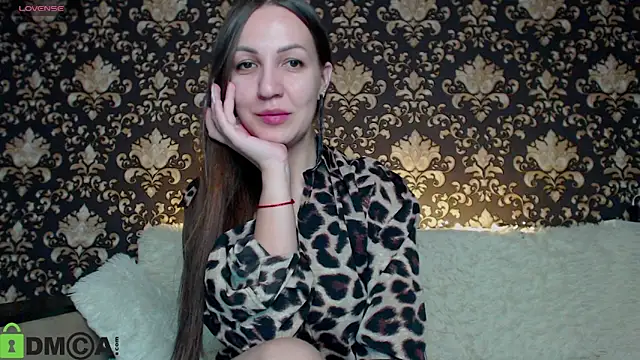 Snapshot of Estel_Loewe chatting on 03.04.25 Estel Loewe online show from 03.04.25