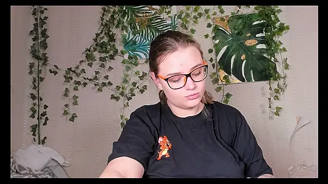 Seductive She Wolf online show from 10.20.25