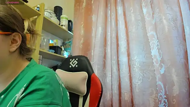 Snapshot of Seductive_She_Wolf chatting on 04.06.26 Seductive She Wolf online show from 04.06.26