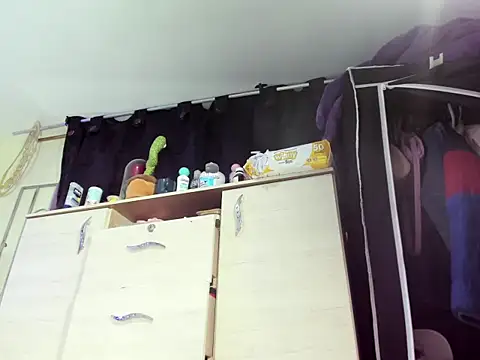 Snapshot of alanaanddaphne chatting on 02.07.25 alanaanddaphne online show from 02.07.25